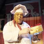 07-09-2004 Schudden tot het Sneeuwt, Frans de Wit at theater de Bussel in Oosterhout,
by order of New Horizon Entertainment.

[keywords]scene, On Stage, Eyecontact, Half Length, Actor[/keywords]